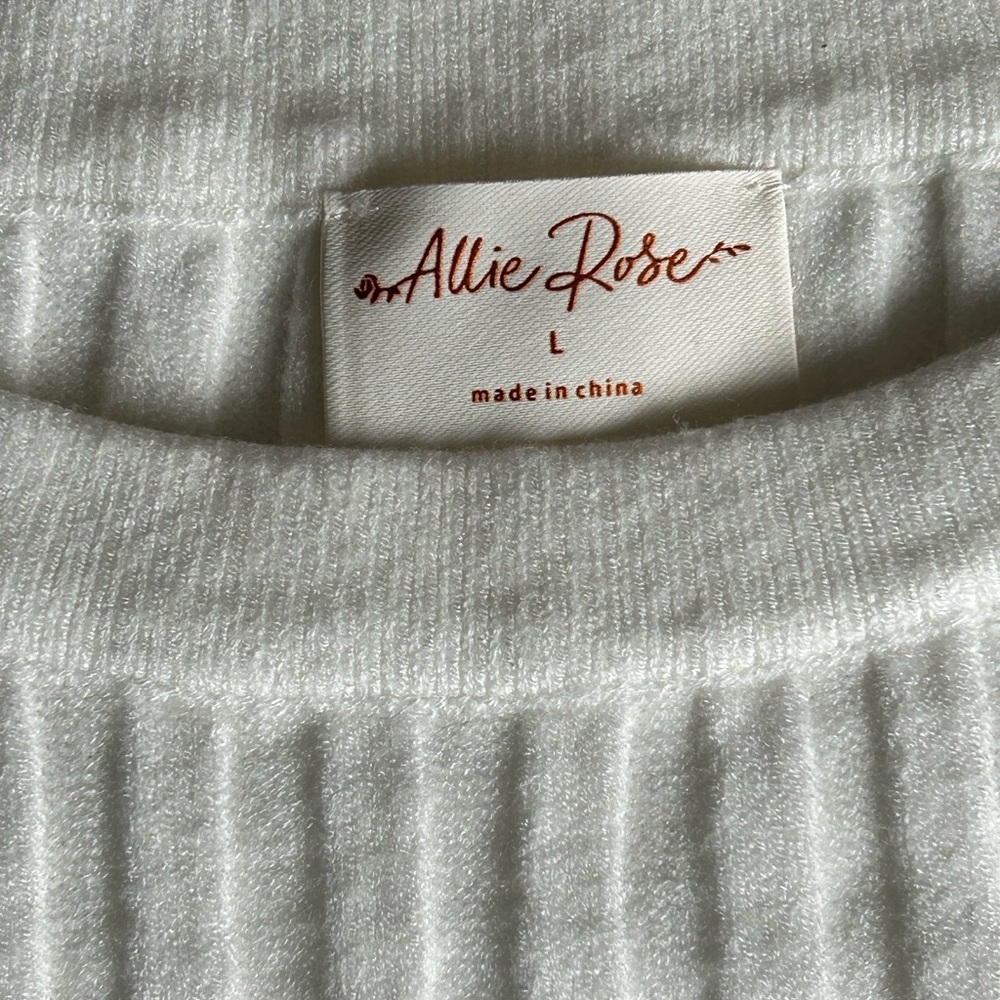 Chic White Ribbed Sweater - Picture 5 of 11